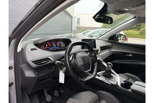 Peugeot 3008 (2019) thumbnail 3