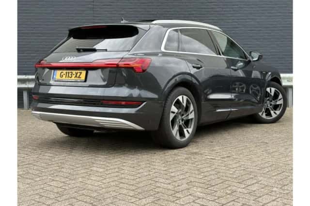 Audi e-tron (2019) thumbnail 2