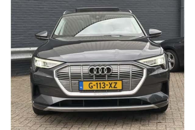 Audi e-tron (2019) thumbnail 5