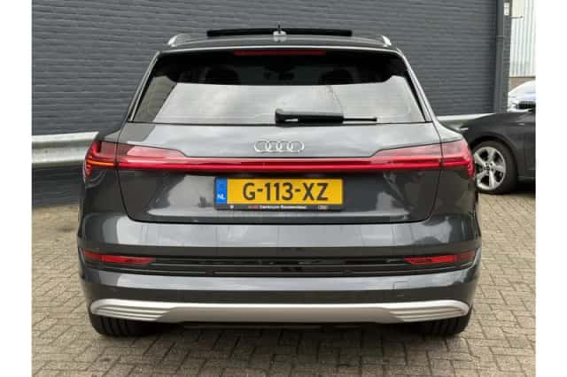 Audi e-tron (2019) thumbnail 6