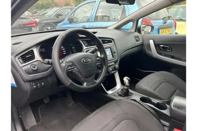 Kia Ceed (2017) thumbnail 3