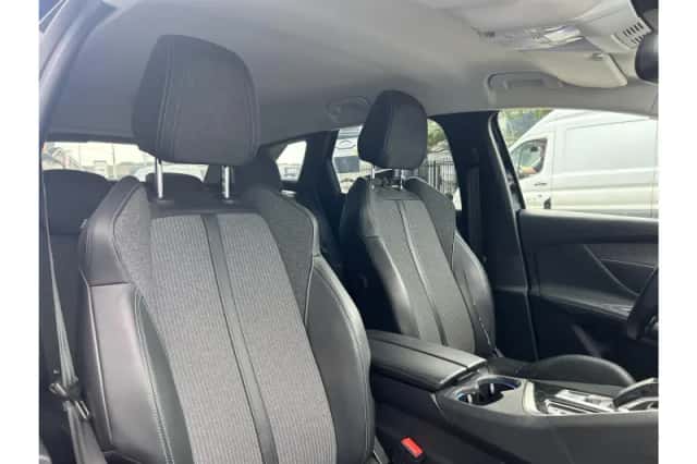 Peugeot 3008 (2021) thumbnail 4