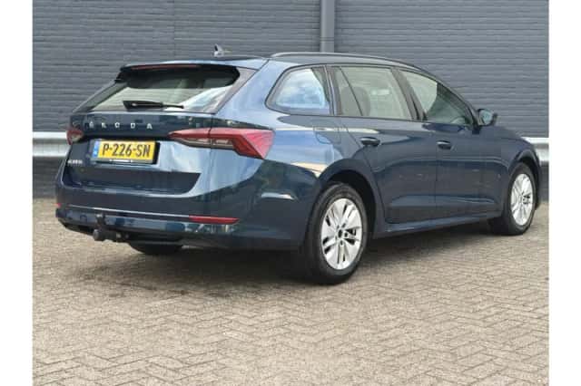 Škoda Octavia (2022) thumbnail 2