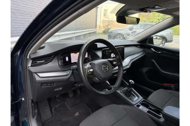 Škoda Octavia (2022) thumbnail 3