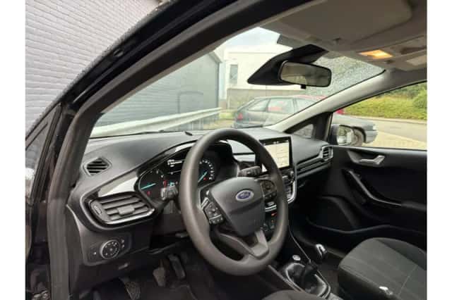 Ford Fiesta (2018) thumbnail 3