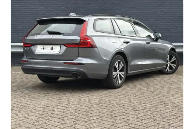 Volvo V60 (2019) thumbnail 2