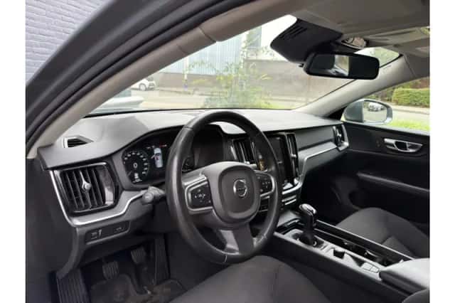 Volvo V60 (2019) thumbnail 3