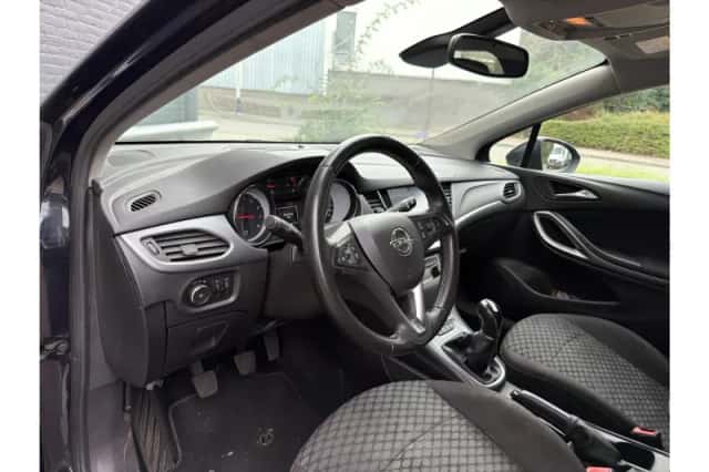Opel Astra (2018) thumbnail 3