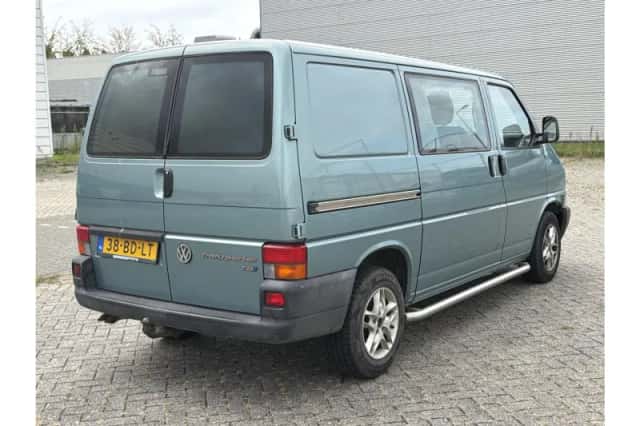 Volkswagen Transporter (2002) thumbnail 2