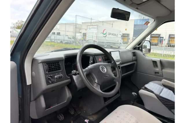 Volkswagen Transporter (2002) thumbnail 3