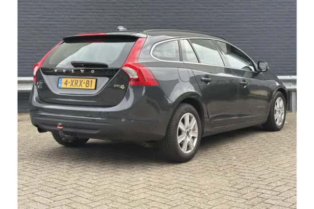 Volvo V60 (2011) thumbnail 2