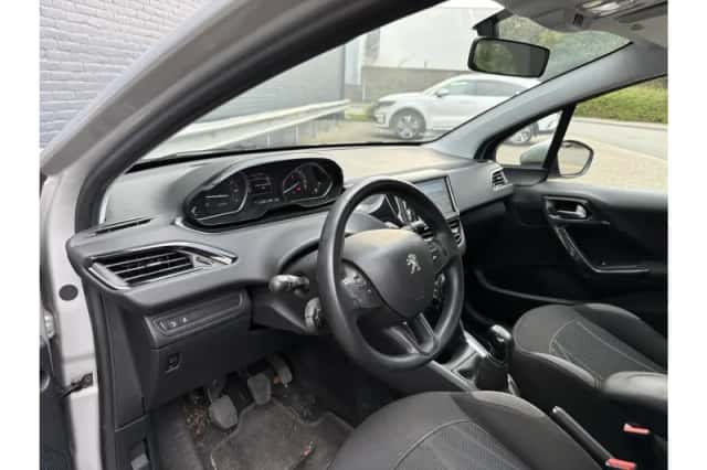Peugeot 208 (2012) thumbnail 3