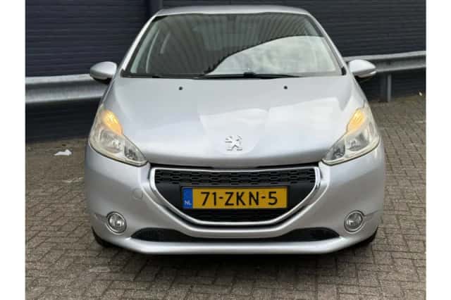 Peugeot 208 (2012) thumbnail 5