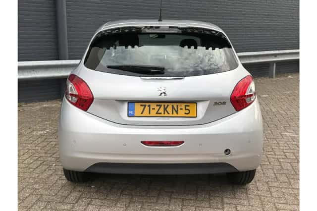 Peugeot 208 (2012) thumbnail 6