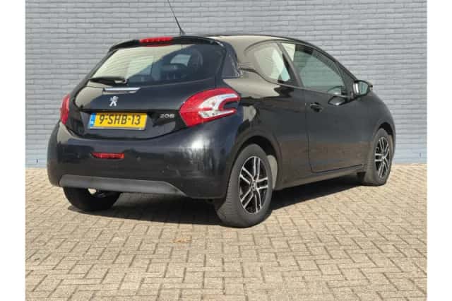 Peugeot 208 (2013) thumbnail 2