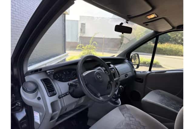 Opel Vivaro (2004) thumbnail 3