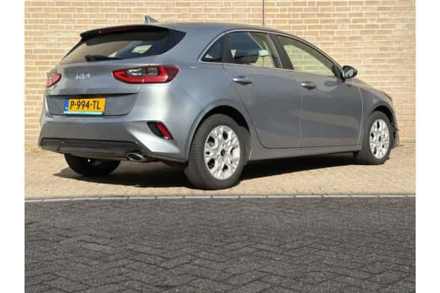 Kia Ceed (2022) thumbnail 2