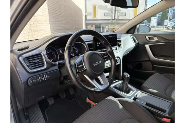 Kia Ceed (2022) thumbnail 3