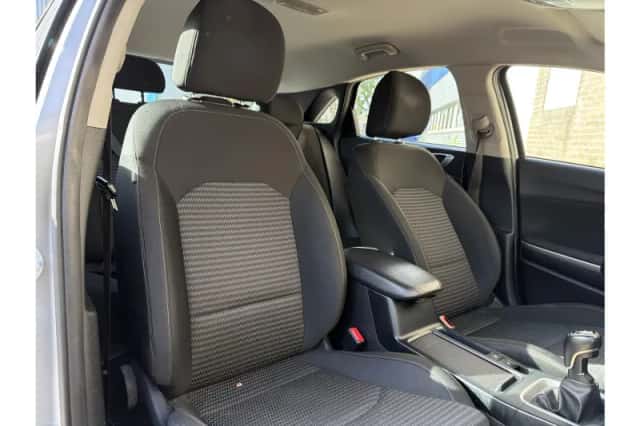Kia Ceed (2022) thumbnail 4