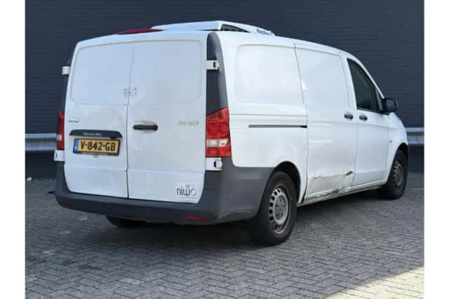 Mercedes-Benz Vito (2015) thumbnail 2