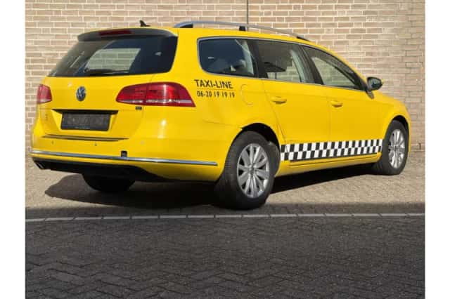 Volkswagen Passat (2013) thumbnail 2