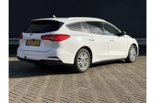Ford Focus (2022) thumbnail 2