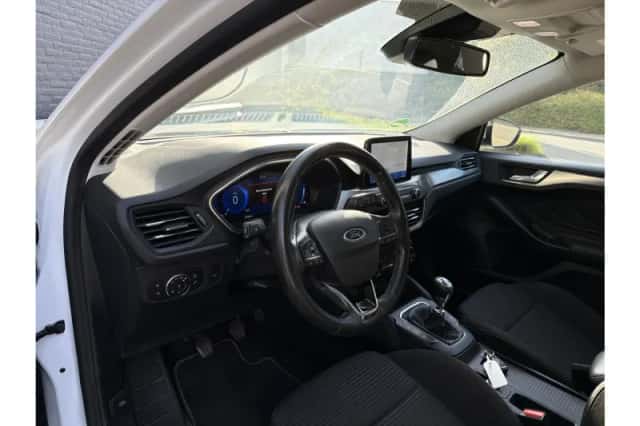 Ford Focus (2022) thumbnail 3