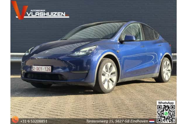 Tesla Model Y (2023) thumbnail 1