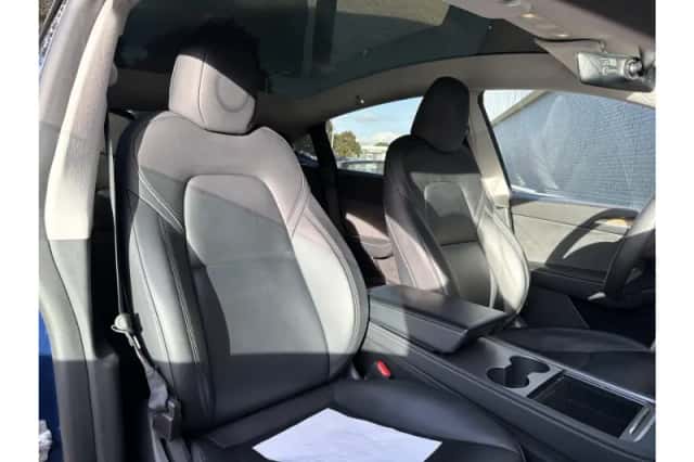Tesla Model Y (2023) thumbnail 4