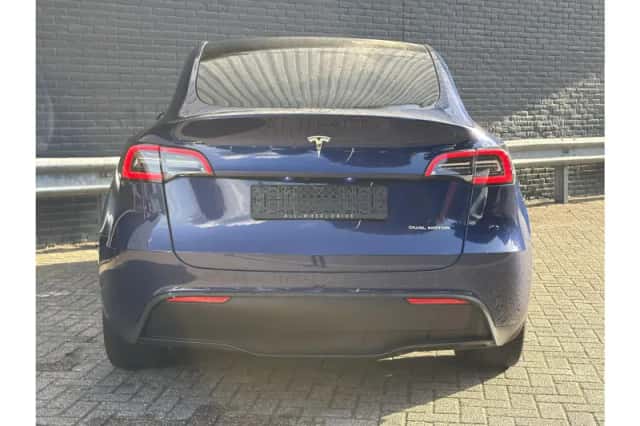 Tesla Model Y (2023) thumbnail 6