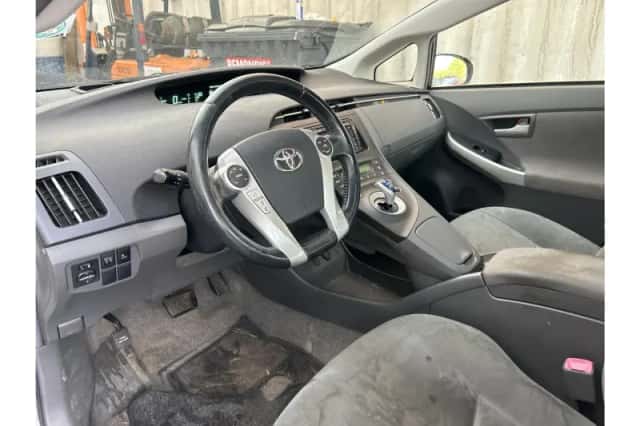Toyota Prius (2011) thumbnail 3