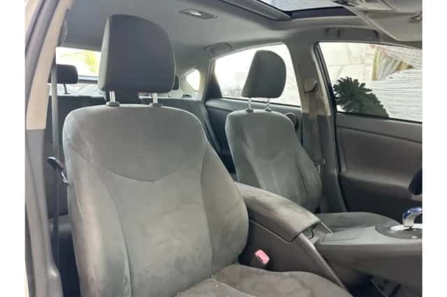 Toyota Prius (2011) thumbnail 4