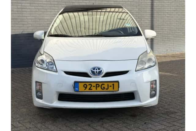 Toyota Prius (2011) thumbnail 5