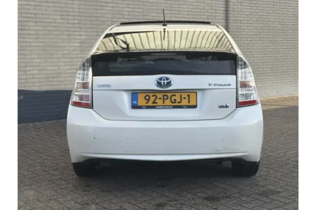 Toyota Prius (2011) thumbnail 6