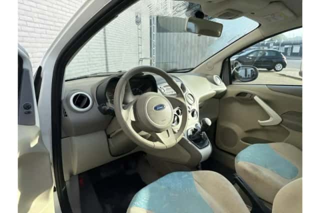 Ford Ka (2011) thumbnail 3