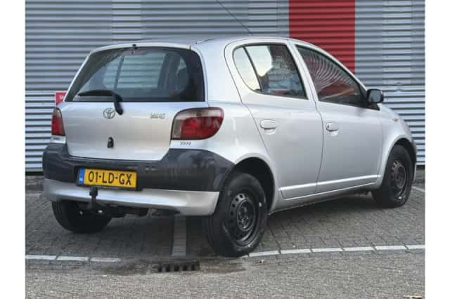 Toyota Yaris (2003) thumbnail 2