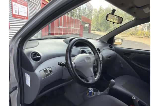 Toyota Yaris (2003) thumbnail 3