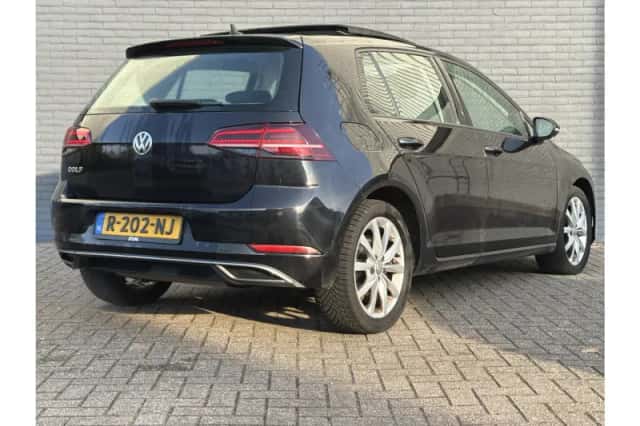 Volkswagen Golf (2018) thumbnail 2