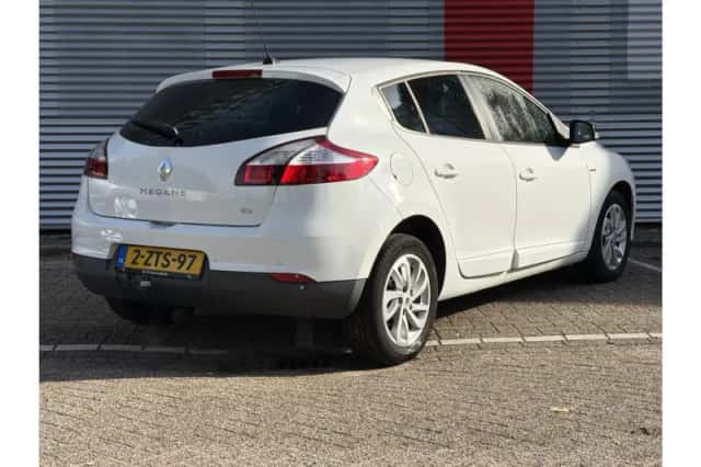 Renault Mégane (2015) thumbnail 2