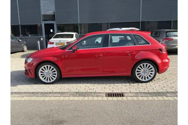 Audi A3 (2015) thumbnail 4