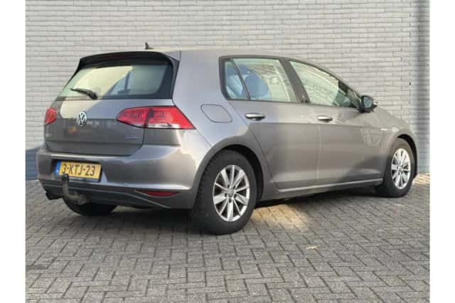 Volkswagen Golf (2013) thumbnail 2