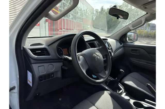Mitsubishi L200 (2017) thumbnail 3