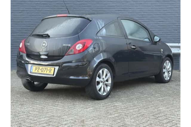 Opel Corsa (2012) thumbnail 2