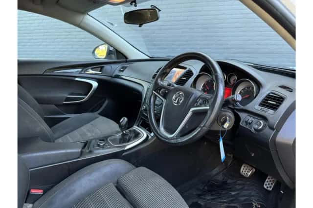 Opel Insignia (2012) thumbnail 3
