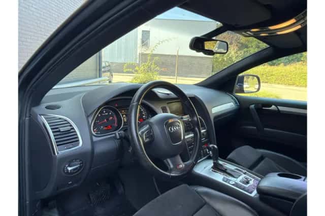 Audi Q7 (2011) thumbnail 3