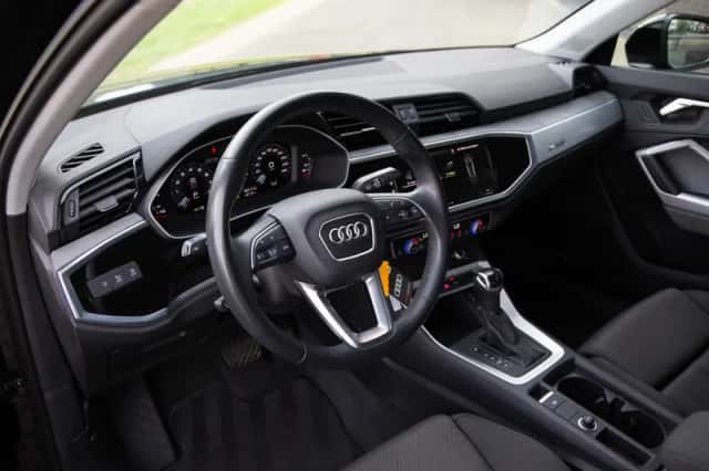 Audi Q3 (2023) thumbnail 4