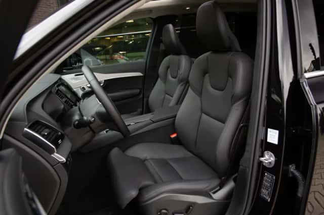 Volvo XC90 (2024) thumbnail 4