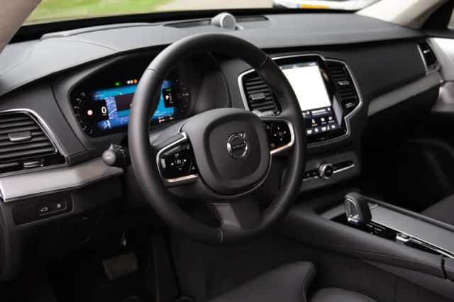 Volvo XC90 (2024) thumbnail 5