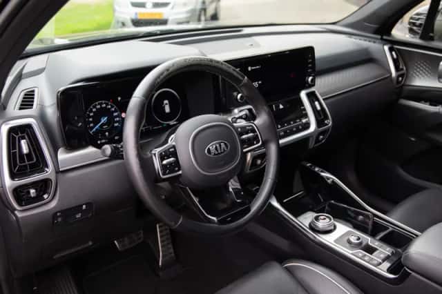 Kia Sorento (2021) thumbnail 5