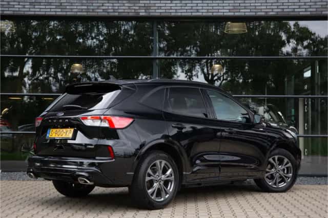 Ford Kuga (2023) thumbnail 2
